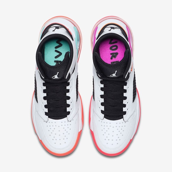 Jordan Mars 270 - Picture 2 of 10